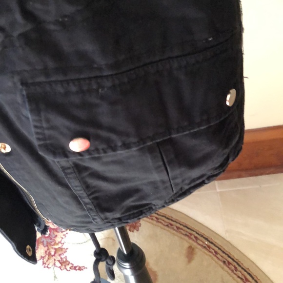 H&M coat size 6 Ptp 22”. Removable fur collar - Picture 5 of 7